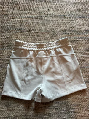 Lululemon Softstreme Shorts High-Rise 4" thumbnail 3