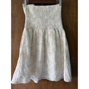Universal Threads Sz M Floral Cream Smocked Lined Strapless Dress Beach Vacation thumbnail 6