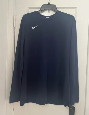 Nike Woman’s Dri fit basketball sports long sleeve shirt thumbnail 1