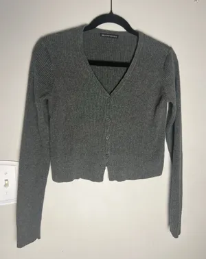 Brandy Melville Gray Ribbed Cropped Cardigan Y2K Model Off Duty Preppy thumbnail 1
