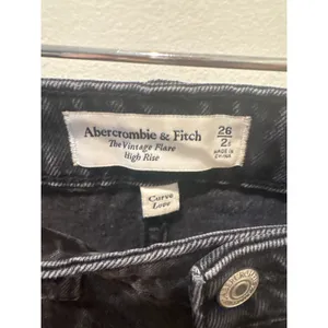 Abercrombie & Fitch Curve Love High Rise Vintage Flare Jeans Black 26/2S Raw Hem thumbnail 2