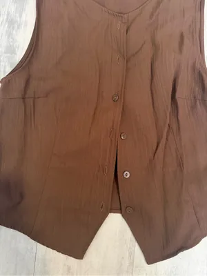 stradivarius Sleeveless Button-Front Top in Chocolate Brown thumbnail 3