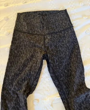 Lululemon Wunder Under Leggings 25" thumbnail 1