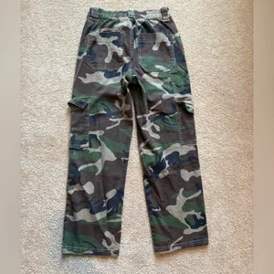 Forever 21 Casual Green Denim Camo Pants thumbnail 6