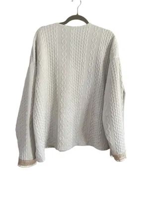 V-Neck White Cable Knit Sweater with Beige Contrast Trim thumbnail 9