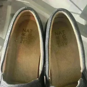 Women's Naturalizer Navy Slip On‎ Leather Sneakers Size 11 thumbnail 4