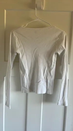 Brandy Melville Long Sleeve Top White thumbnail 2