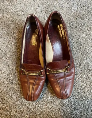 Gucci Heels Are Vintage leather brown in color.. needs a good polish. In great condition no Flaws. thumbnail 17