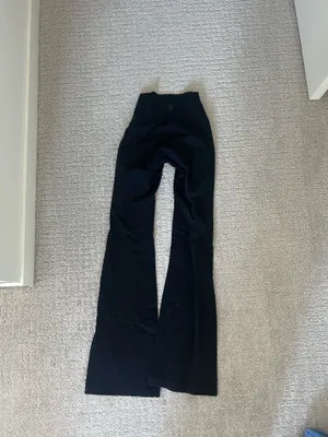 Aritzia TNA Chill Flare Leggings thumbnail 3