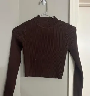 H&M Brown Cropped Sweater thumbnail 2