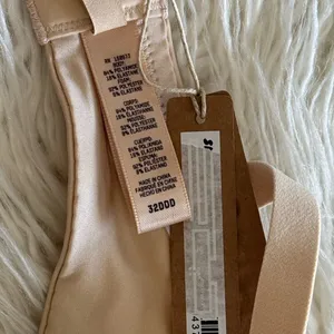 Skims Wireless Form Push Up Plunge Bra Sand Size 32DDD thumbnail 7