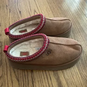 UGG Tazz Platform Slippers Chestnut thumbnail 3