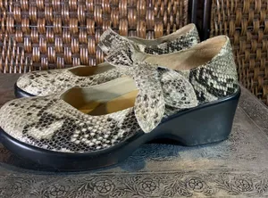 Alegria Leather Snakeskin Print Mary Jane’s Size 39 thumbnail 1