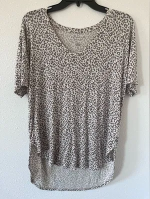 American Eagle soft & sexy leopard print Shirley sleeve tee thumbnail 1
