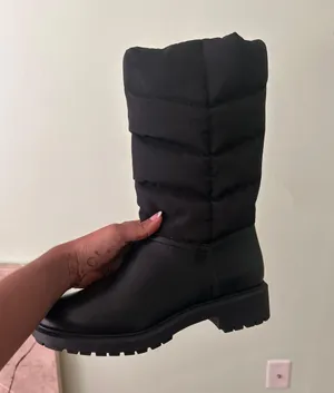 Snow Boots Black Size 8 thumbnail 2