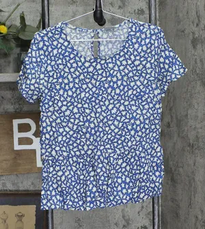 B. Young Womens Short Sleeve Unlined Woven Blouse Shirt Blue Multi 38 thumbnail 1