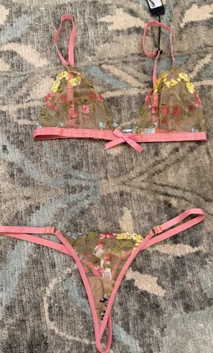 Mapale Pink Garden Two Piece Lingerie Set Embroidered Sz S NWT thumbnail 1