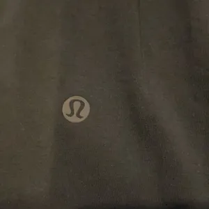 Lululemon Women’s Black Shorter Front Sweatshirt Black Size 6 thumbnail 7