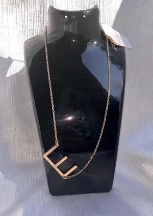 Letter E Necklace Gold thumbnail 1