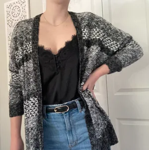 Abercrombie Oversized Knit Sweater Black & White XS/S thumbnail 1