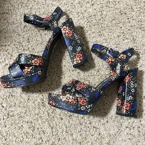 Nine West Funkyo Floral Print Platform Heels thumbnail 1
