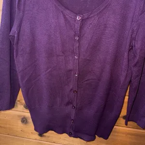 Maurices Purple Scoop Neck Button Front 3/4 Sleeve Cardigan Sweater Medium thumbnail 4