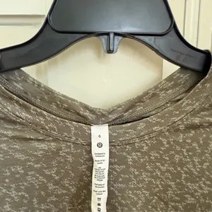 Lululemon swiftly tech long sleeve size 6 thumbnail 2