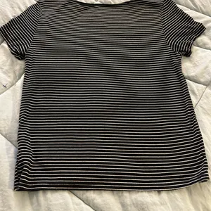 American Eagle Outfitters Black and White Striped Tee thumbnail 4