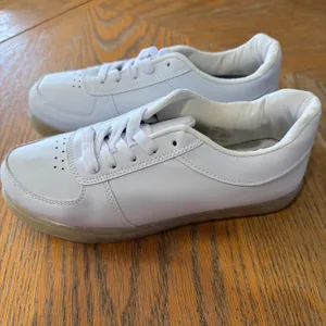 Lucita White PU LED Light‎ Up Sneakers LIGHT-001 Womens Size 9 USB NOT TESTED thumbnail 5