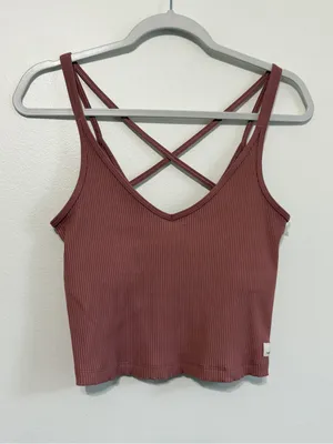 Vuori Ribbed Crop Tank Top Size Medium in Rosewood thumbnail 2