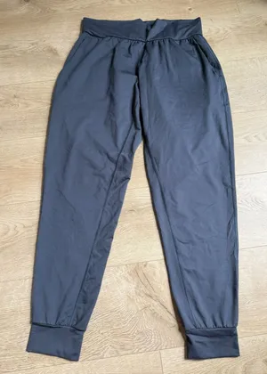 EUC Womens Under Armour gray stretch‎ athletic jogger soft tapered leg size M thumbnail 1