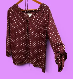 Cute maroon polka dot skinny tie waist Motherhood Maternity tunic blouse work thumbnail 1
