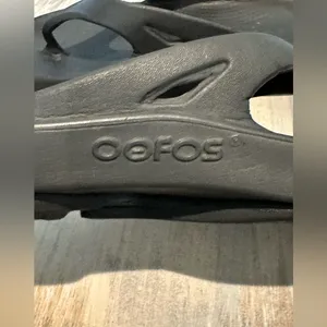 OOFOS original black sandal Unisex Men’s 5 Women’s 7 thumbnail 9