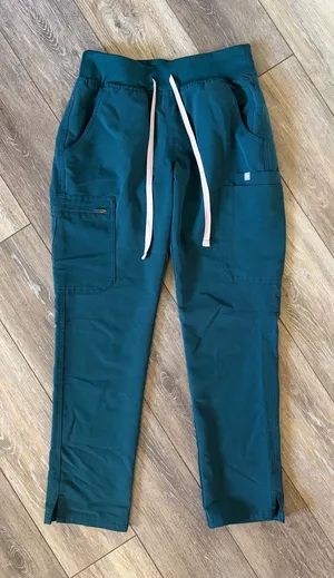 Yola High-Rise Slim Scrub Pants Size XS Petite thumbnail 1