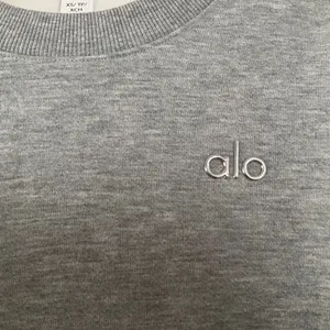 Alo Yoga Accolade Crew Neck Pullover Athletic Heather Grey XS thumbnail 3