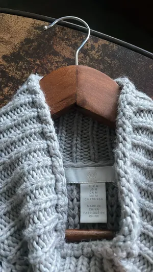 H&M Sweater thumbnail 3