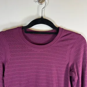 Lululemon Long Sleeve Athletica Perforated Top Purple Women's Size‎ Small thumbnail 2