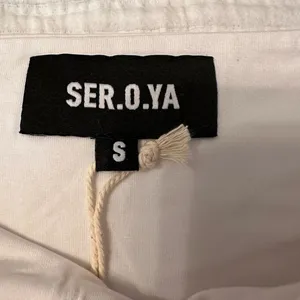 SER.O.YA Ellis Top - NWT - Size S - White Off Shoulder Crop Top thumbnail 8