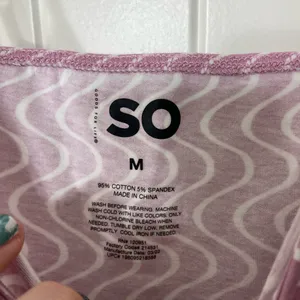 NEW SO women’s pink‎ white cutout ripple squiggly line patterned crop top tank M thumbnail 3