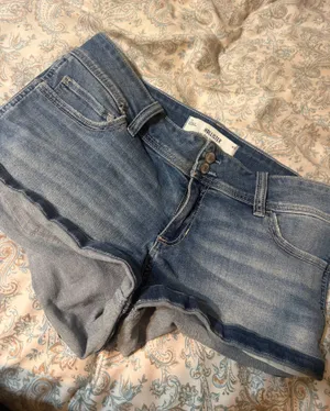 Hollister Low-Rise shortie shorts thumbnail 1