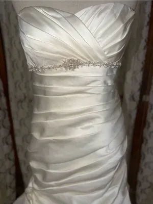 Gorgeous New David’s Bridal Strapless Ruched Satin Wedding Gown thumbnail 4