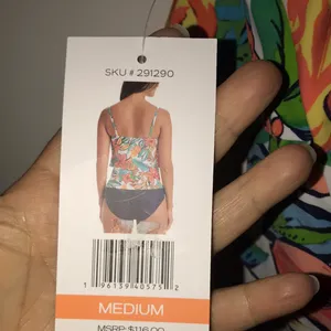 NWT!! Tropical Floral Women's Swimsuit Top Size Medium thumbnail 5