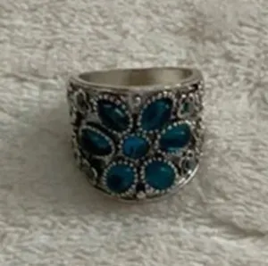 RING thumbnail 1