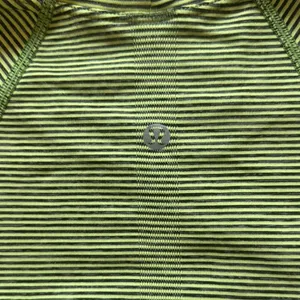 Lululemon Athletica Green Fitted Long Sleeve Hoodie thumbnail 2