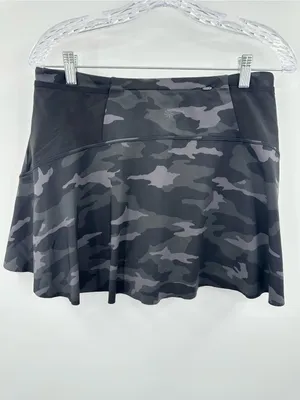 Athleta Women’s Camo Match Point Black Gray Skort Size Small thumbnail 4