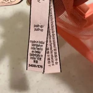 Victoria’s Secret push-up bra size 34DD thumbnail 7