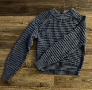 Sweater thumbnail 1