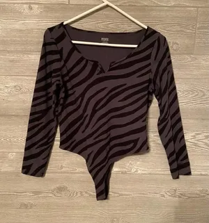 PINK Victoria's Secret Zebra Print Long Sleeve‎ Bodysuit Top Gray Black thumbnail 1
