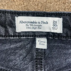 Abercrombie & Fitch A&F Curve Love ‘90s Straight Ultra High Rise Black‎ Jeans 24 thumbnail 9