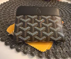 Black chevron zippy wallet thumbnail 1